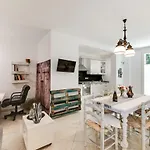 Campus House * Φορλί
