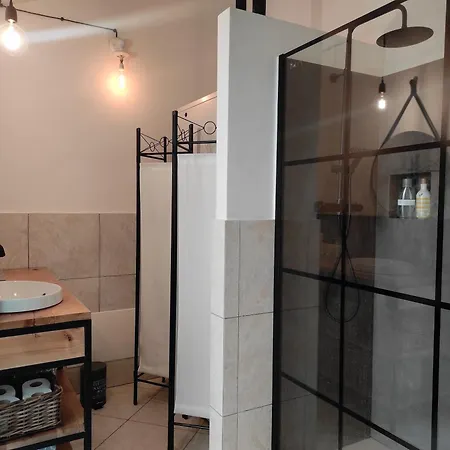 Campus House * Φορλί